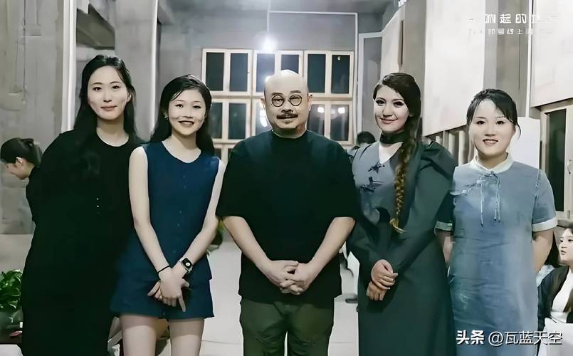 女扮男装混娱乐圈_女扮男装混进娱乐圈_男扮女装娱乐圈文