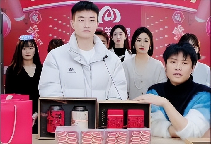 网红直播带货收入排行_娱乐八卦中的网红有哪些-_顶级网红收入高不高