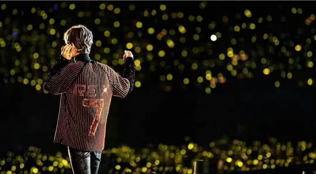 鹿晗娱乐圈人缘变化_鹿晗生日现状_穿越娱乐圈ps鹿晗