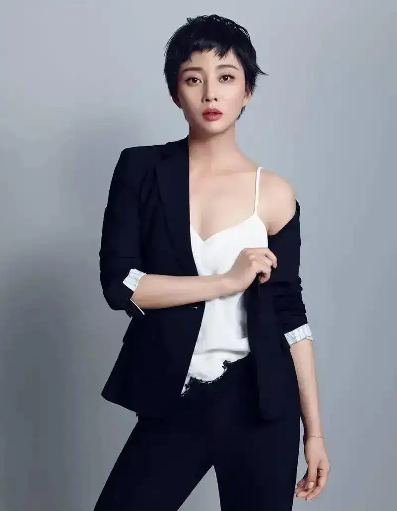 娱乐圈大龄剩女_娱乐圈黄金剩女 感情观念 婚姻选择