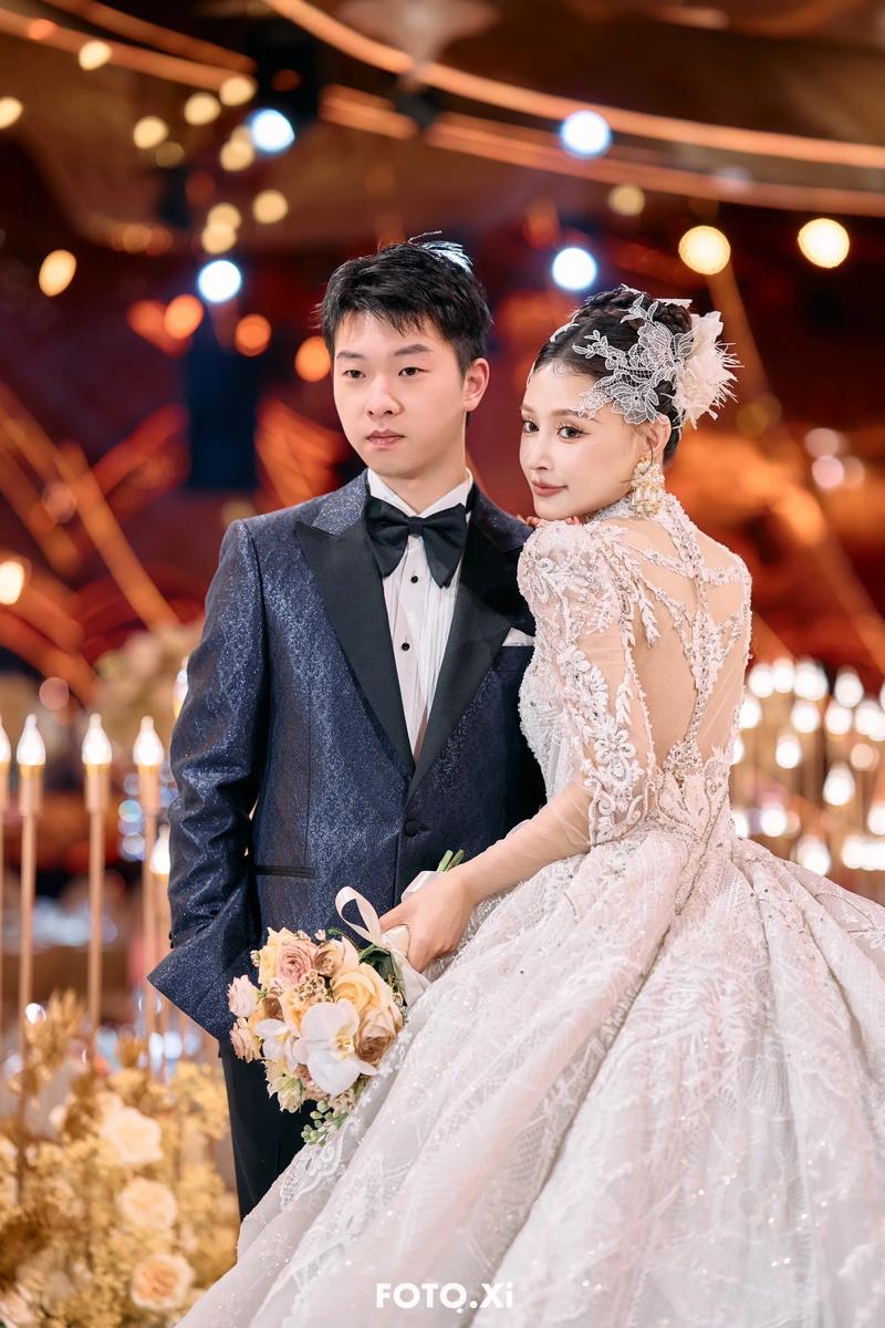 女明星婚纱名场面：从“嫁给自己”闹剧到豪门童话