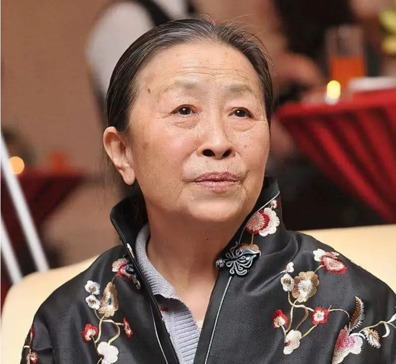 年轻时名动四方晚年却无限苍凉的演员_香港著名演员晚年凄凉经历_娱乐圈老演员凄凉