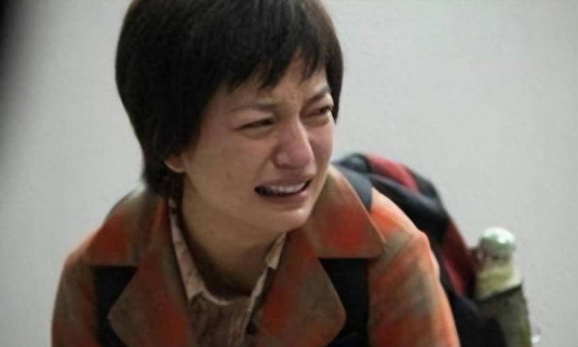 赵薇被封杀近4年后现状_赵薇近照曝光面相变化_赵薇现在还在娱乐圈吗