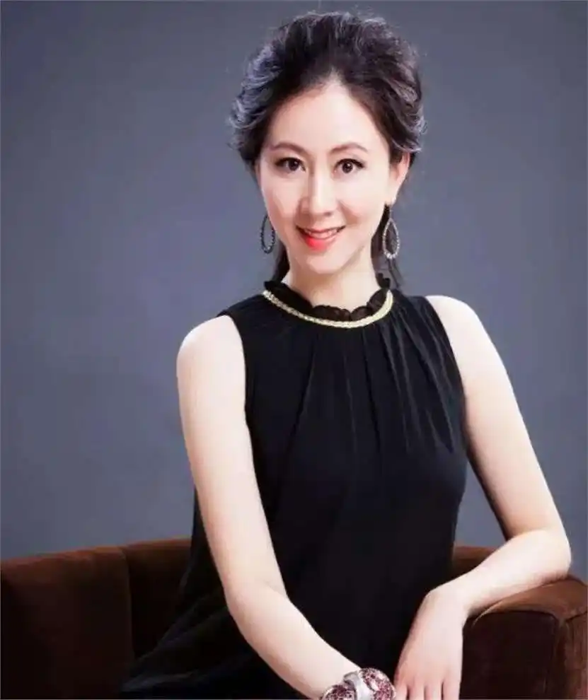 中国女明星人体艺术_汤加丽艺术人生经历_汤加丽人体艺术写真