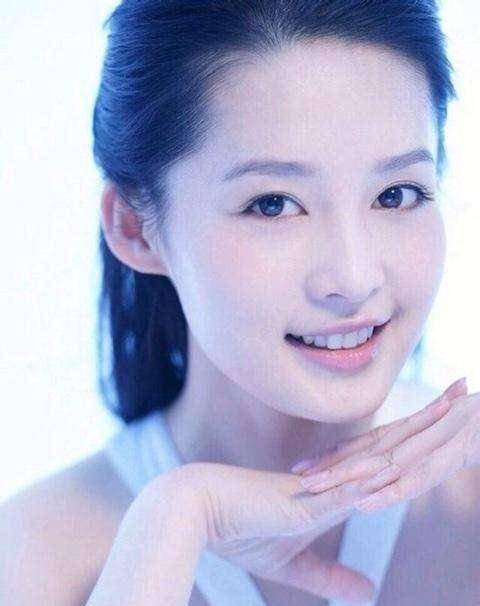 笑容治愈力强的女明星_笑容温暖人心的女星_女明星的笑容